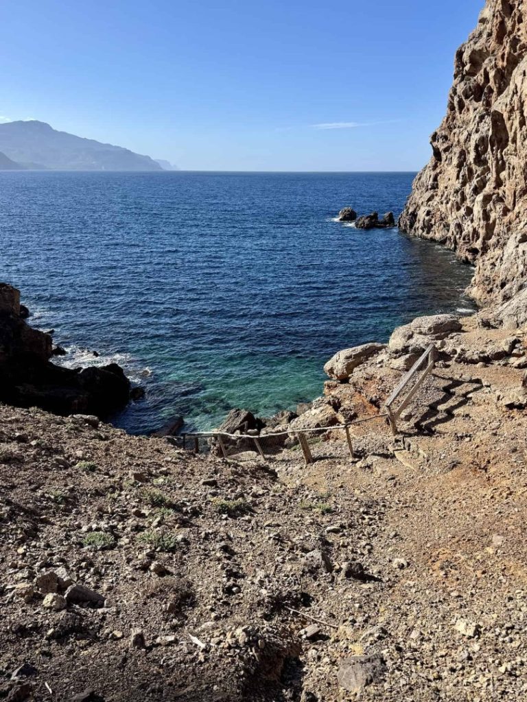 Foradada Hike Mallorca: coastal path with rocky cliffs, turquoise water and scenic Mediterranean sea views